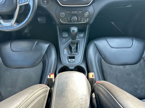 Used 2019 Jeep Cherokee Latitude Plus w/ Cold Weather Group image 29