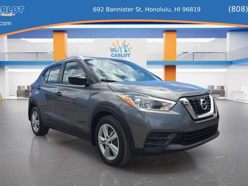 Used 2018 Nissan Kicks S FWD image 1