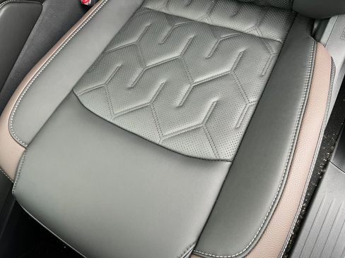 New 2026 Nissan Pathfinder Platinum image 13