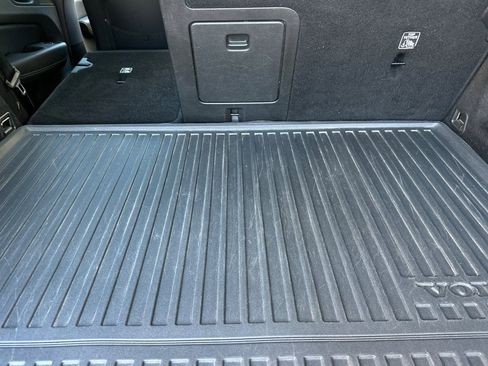 Certified 2023 Volvo XC60 T8 Ultimate image 18