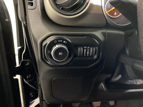 Used 2019 Jeep Wrangler Sport image 17