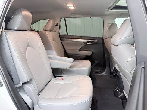 Used 2023 Toyota Highlander Limited AWD/4WD image 37
