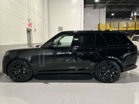 Certified 2023 Land Rover Range Rover SE image 2