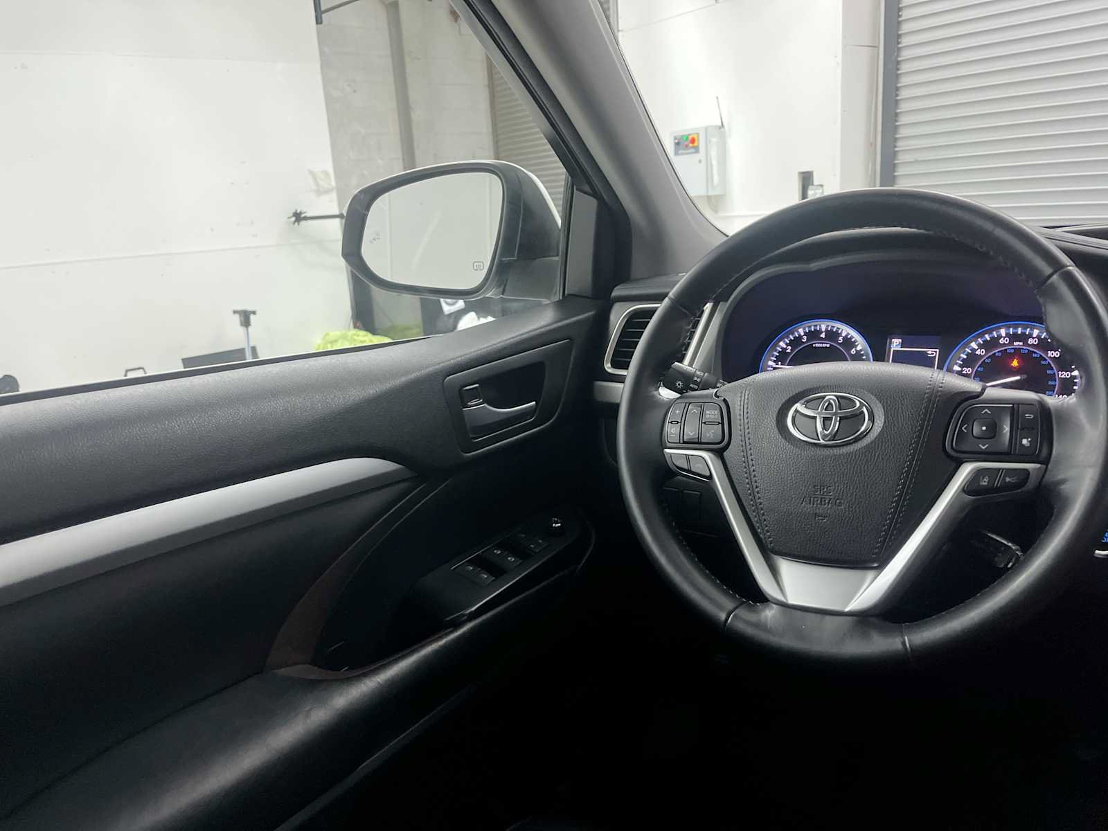 Used 2017 Toyota Highlander XLE AWD/4WD image 15