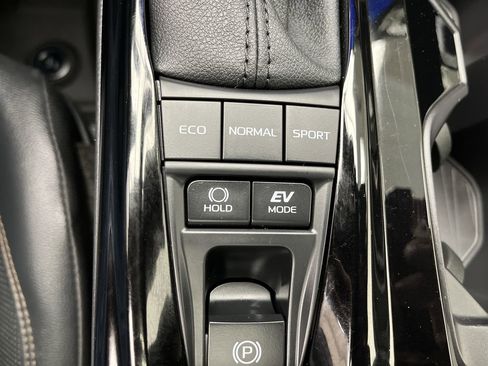 Used 2025 Toyota Camry XLE image 16