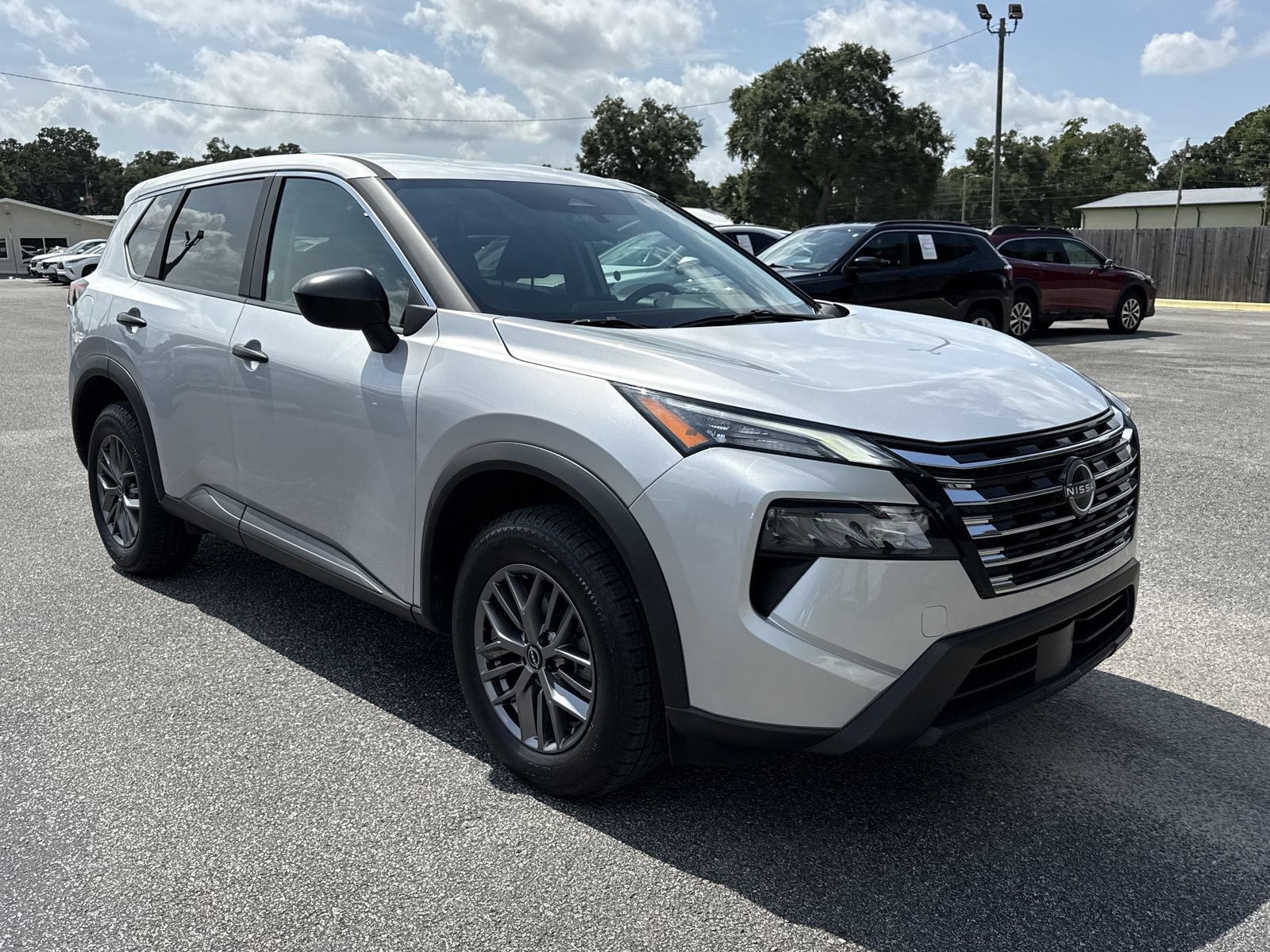 Used 2025 Nissan Rogue S FWD image 7