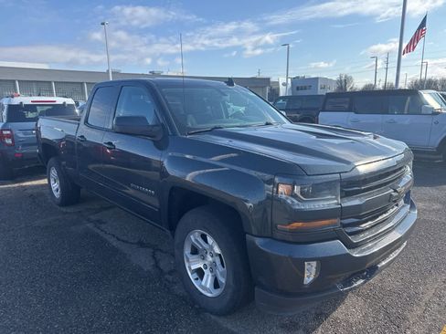 Used 2018 Chevrolet Silverado 1500 LT w/ All Star Edition image 24