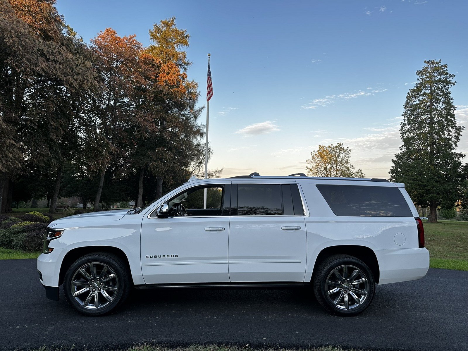 Used 2018 Chevrolet Suburban Premier AWD/4WD image 6