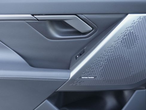 Certified 2025 BMW 530i xDrive w/ Premium Package image 30