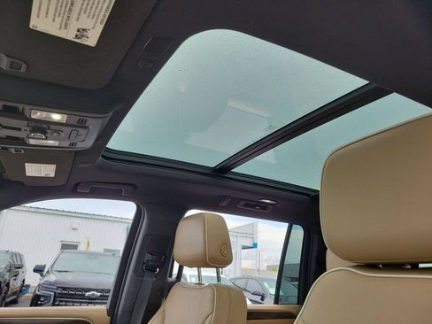 Certified 2023 Chevrolet Suburban Premier w/ Premium Package 2 AWD/4WD image 19
