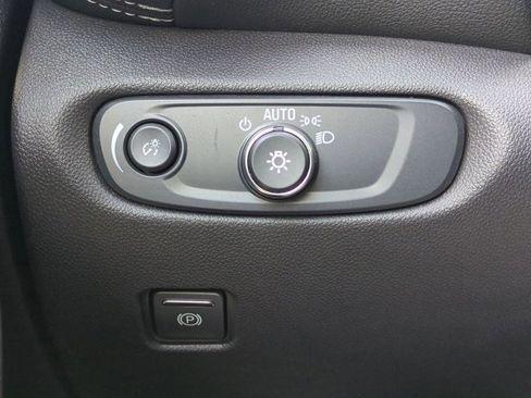 Used 2025 Chevrolet Blazer LT image 18