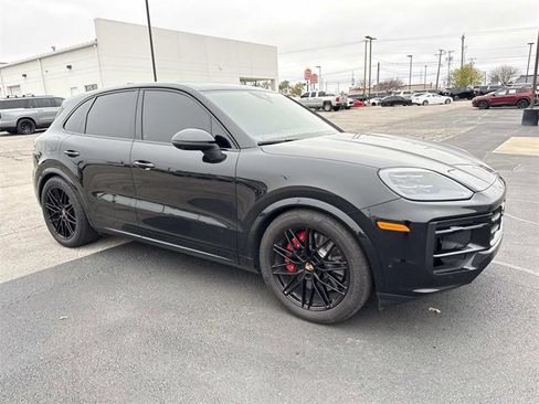 Used 2025 Porsche Cayenne S image 6