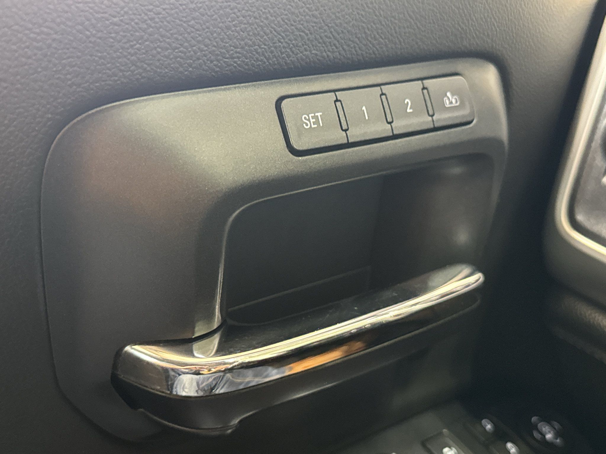 Used 2015 GMC Sierra 3500 SLT w/ Duramax Plus Package AWD/4WD image 32