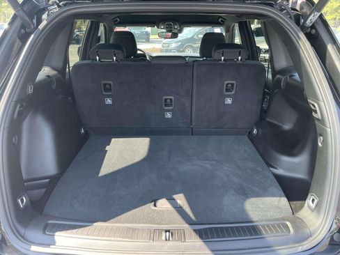 Used 2024 Jeep Grand Cherokee Laredo w/ Luxury Tech Group I RWD image 8