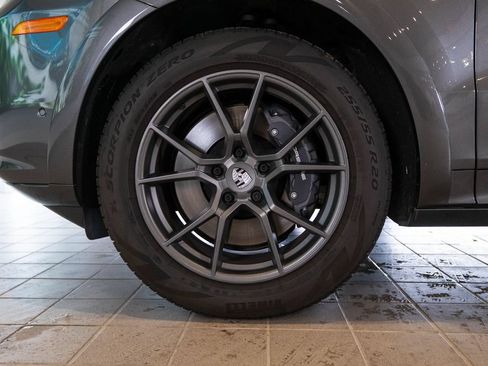 Certified 2026 Porsche Cayenne AWD/4WD image 12