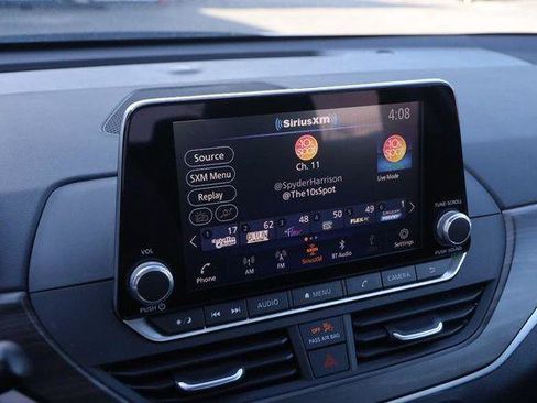 Used 2025 Nissan Altima 2.5 SV image 17