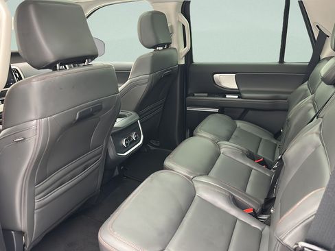 Used 2025 Ford Expedition Active AWD/4WD image 9