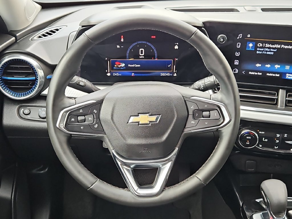 Used 2025 Chevrolet Trax LT w/ LT Convenience Package FWD image 23