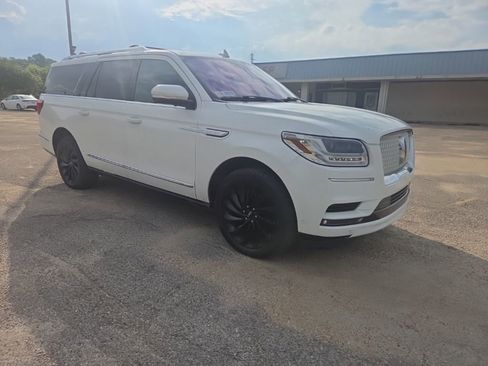 Used 2020 Lincoln Navigator L Reserve w/ Equipment Group 208A Reserve AWD/4WD image 11