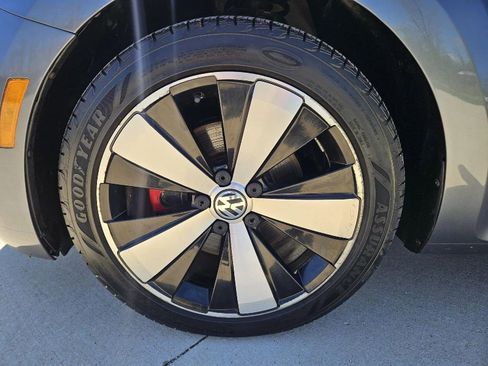 Used 2015 Volkswagen Beetle R-Line FWD image 10