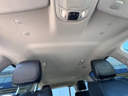Used 2022 Chrysler Pacifica Touring-L FWD image 29