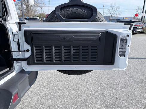 Used 2023 Jeep Wrangler Unlimited Sahara image 10