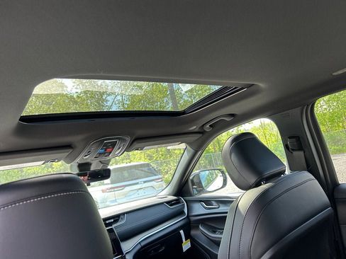 New 2025 Jeep Grand Cherokee L Altitude image 8