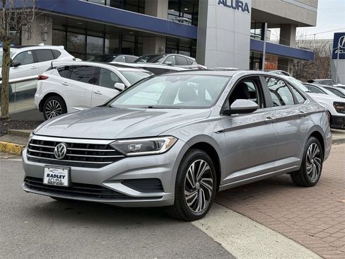 Used 2020 Volkswagen Jetta SEL image 3