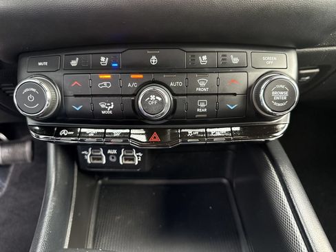 Used 2024 Dodge Durango GT AWD/4WD image 33
