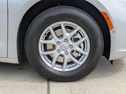 New 2026 Chrysler Pacifica Select FWD image 11