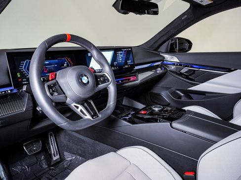 Used 2025 BMW M5 Touring w/ M Driver's Package image 23