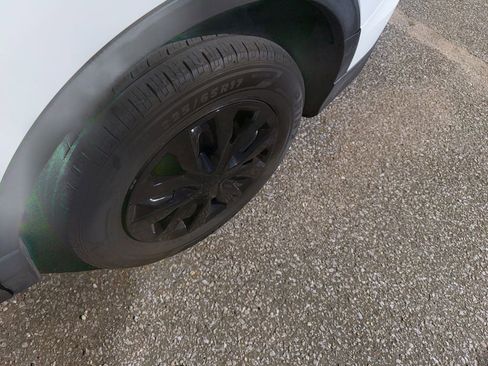 Used 2018 Toyota RAV4 LE image 16