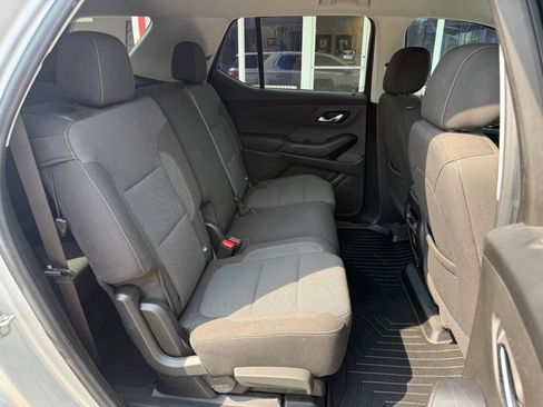 Used 2020 Chevrolet Traverse LT FWD image 17