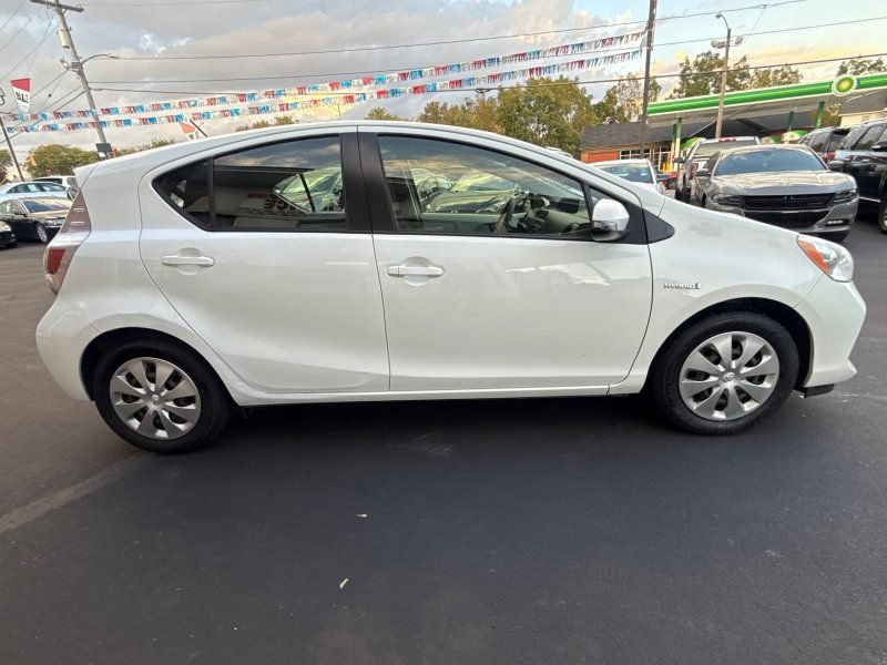 Used 2013 Toyota Prius C Two FWD image 4