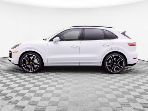 Certified 2023 Porsche Cayenne Turbo AWD/4WD image 2