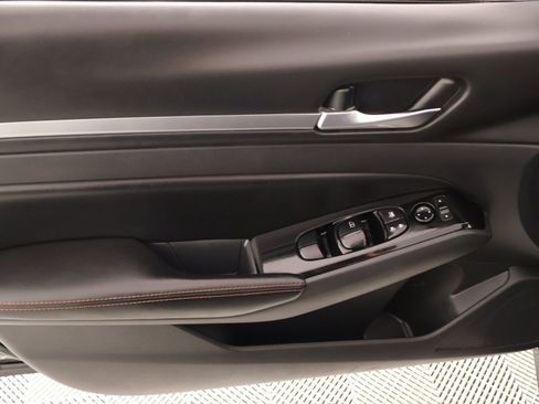 Used 2024 Nissan Altima 2.5 SR image 14