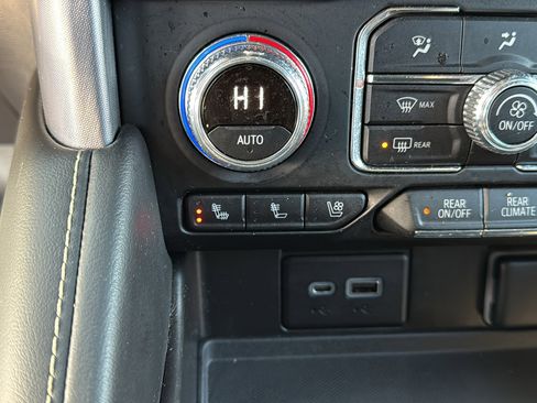 Used 2022 GMC Yukon SLT w/ SLT Premium Package image 21