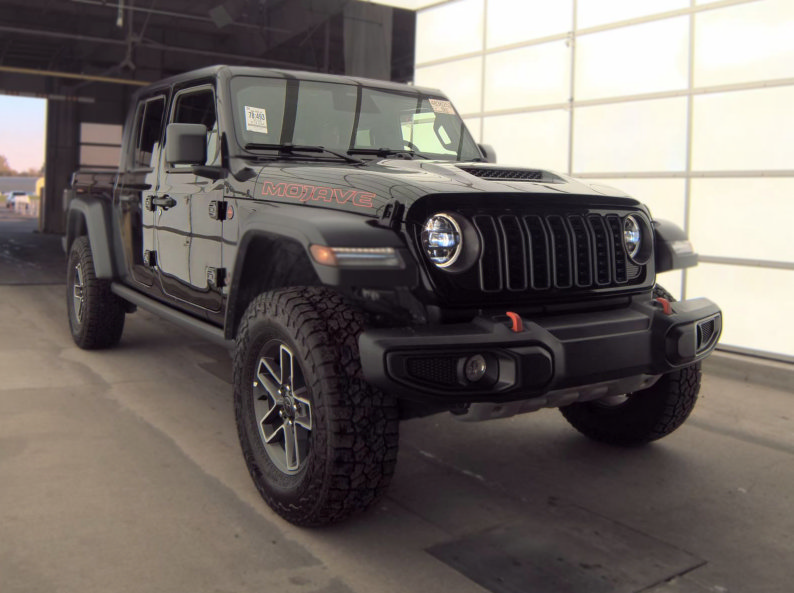 Used 2026 Jeep Gladiator Mojave AWD/4WD image 2