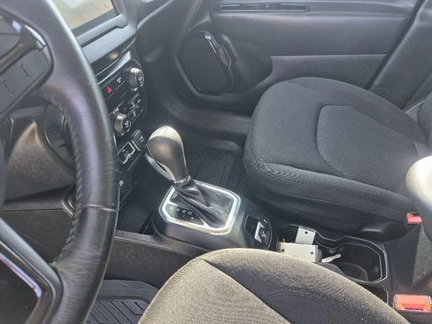 Used 2020 Jeep Renegade Altitude AWD/4WD image 19