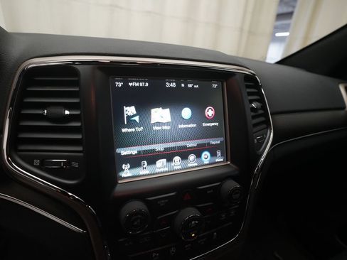 Used 2017 Jeep Grand Cherokee Limited AWD/4WD image 6