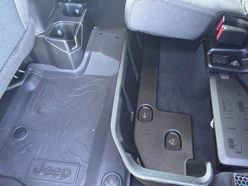 New 2025 Jeep Gladiator Sport image 40