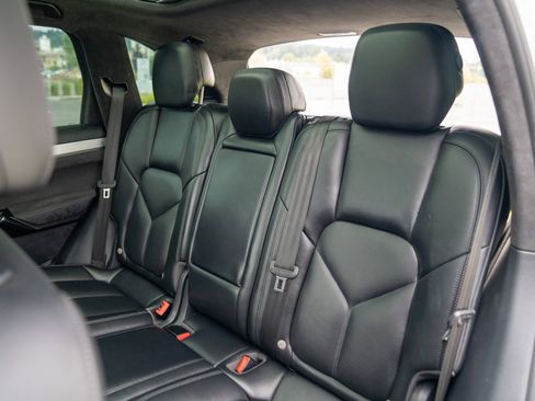 Used 2016 Porsche Cayenne GTS AWD/4WD image 23