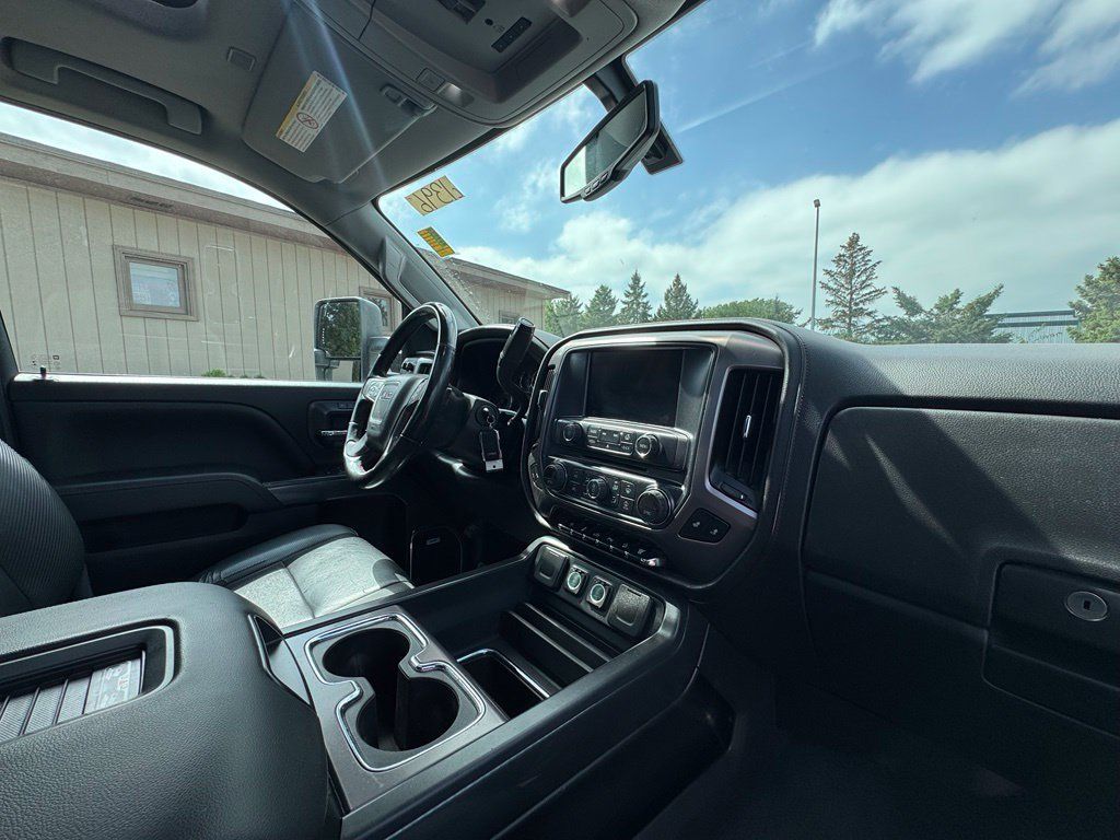 Used 2019 GMC Sierra 2500 SLT w/ All Terrain HD Package AWD/4WD image 40