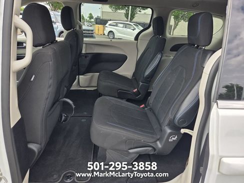 Used 2021 Chrysler Pacifica Touring FWD image 10