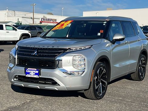 Used 2024 Mitsubishi Outlander SEL image 1