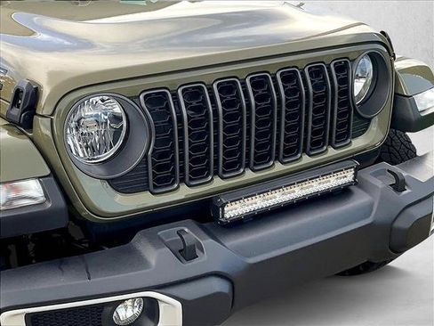 Used 2025 Jeep Gladiator Sport AWD/4WD image 30
