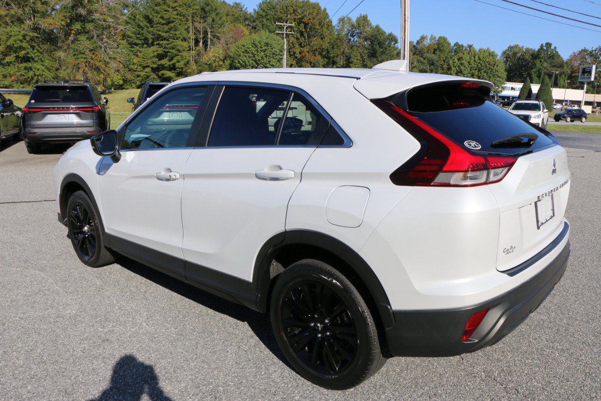 Used 2024 Mitsubishi Eclipse Cross LE AWD/4WD image 3
