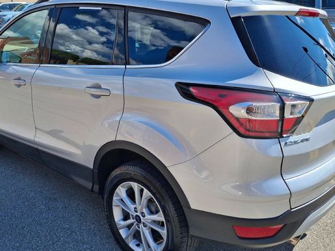 Used 2017 Ford Escape SE w/ Equipment Group 201A AWD/4WD image 4