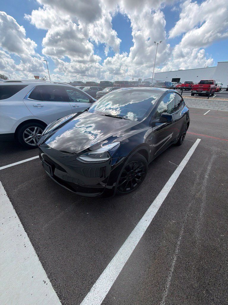 Used 2023 Tesla Model Y Long Range AWD/4WD image 1