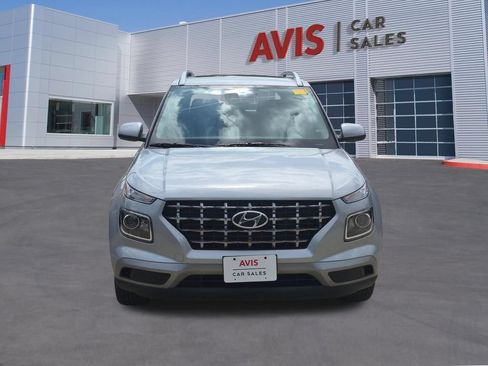 Used 2025 Hyundai Venue SEL FWD image 2